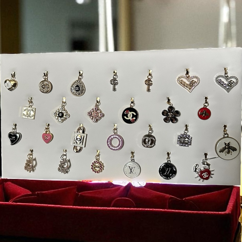 WINNERS CHOICE OF 1 Zipper Pull Pendants - Picture 6 of 16